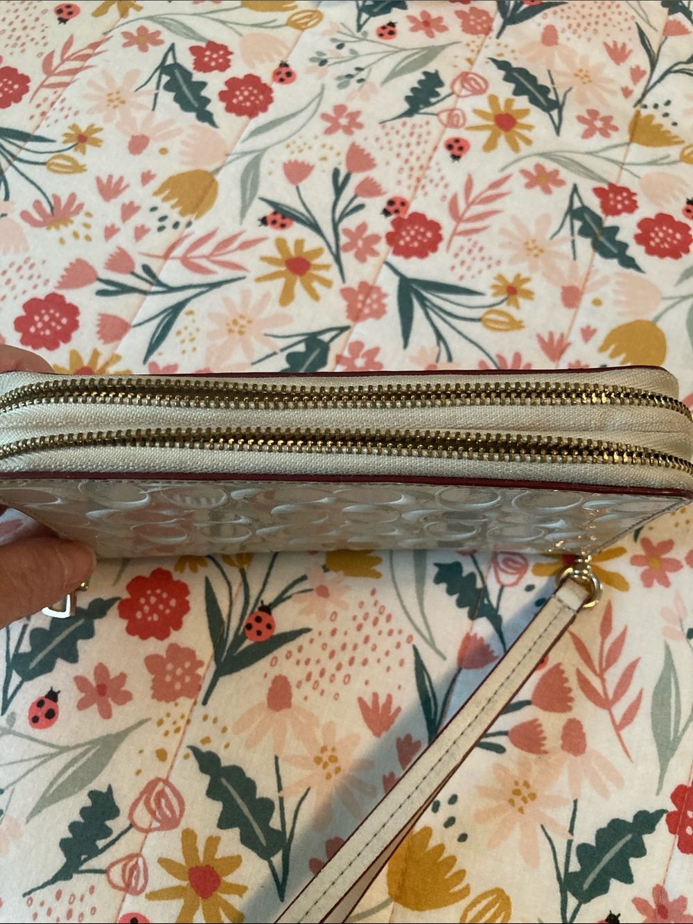 Coach Ivory Patent Leather Wristlet Wallet perfect for Falπ¦βπ₯π¦βπ₯πππ»π»ππ - Picture 3 of 10